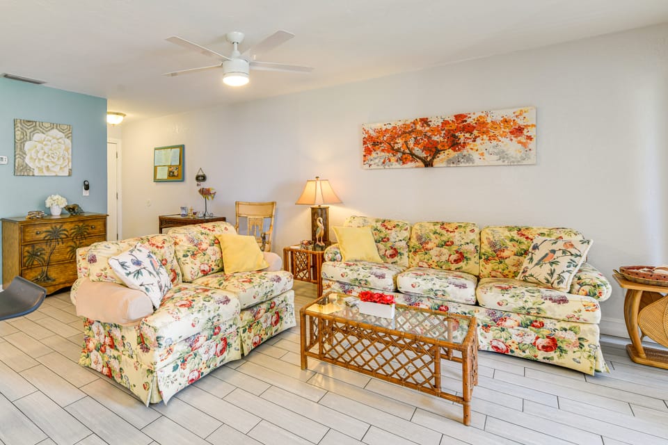 Explore Sarasota: Condo w/ Pool Access, Near Dtwn Apartment in Gulf Gate Estates