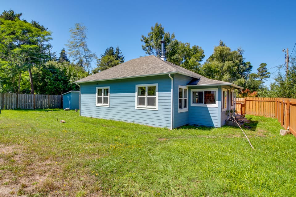 < 1 Mi to Coquille River: Cottage w/ Private Yard! Cottage in Oregon