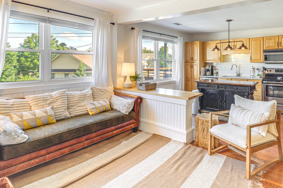 Walk to Shops, Eats & Trails: Blowing Rock Escape! Apartment in Blowing Rock