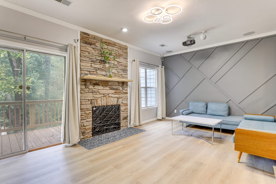 Fenced Yard & Pool Access: Lawrenceville Retreat! Apartment in Georgia