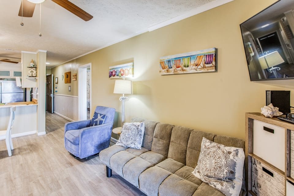 'Shore Drive Serenity' - Steps to Ocean Annie’s! Apartment in South Carolina