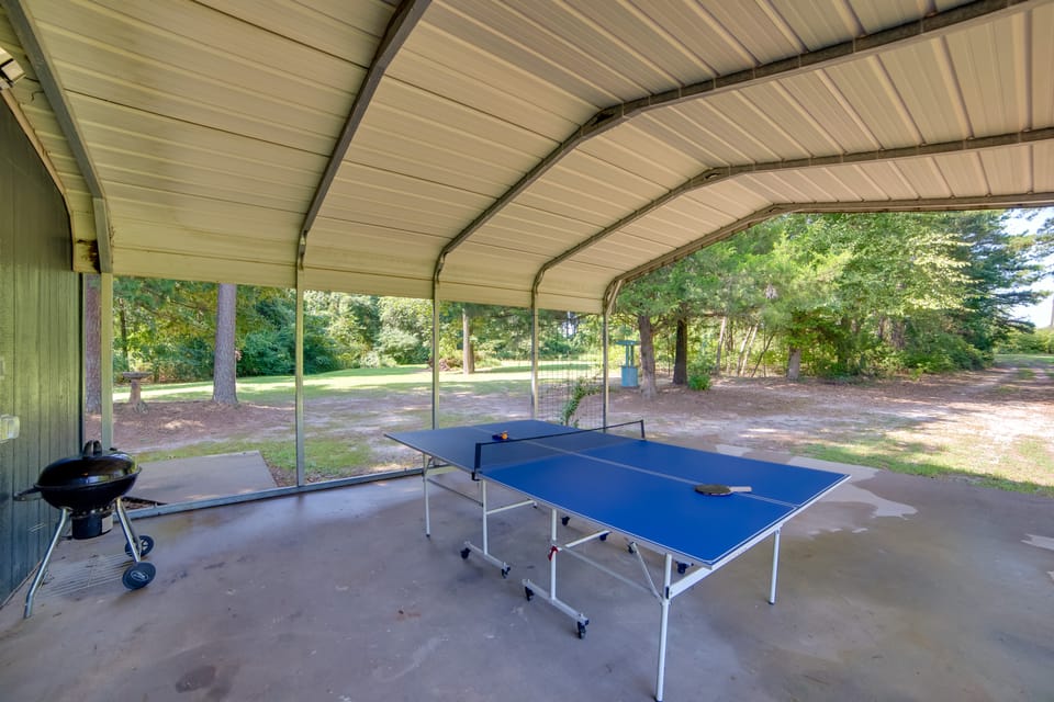 Secluded Getaway on ~10 Acres in The Piney Woods! House in Texas