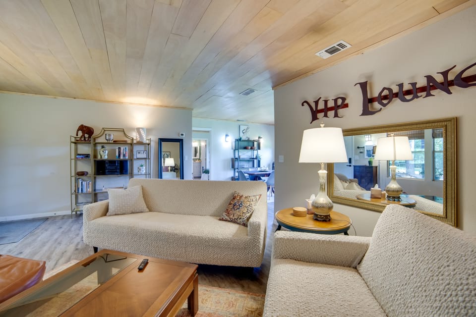 Secluded Getaway on ~10 Acres in The Piney Woods! House in Texas