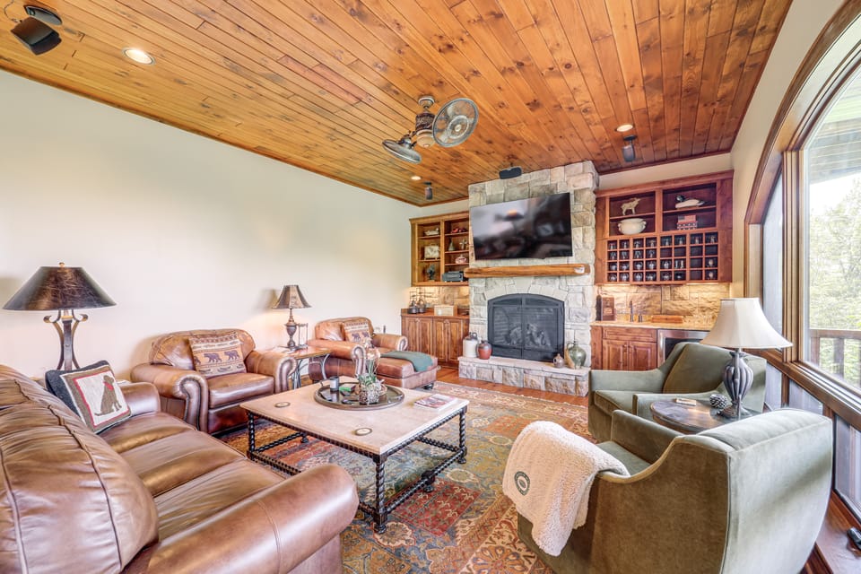 Hot Tub + Stunning Views: Luxury Beech Mtn Escape! House in Beech Mountain
