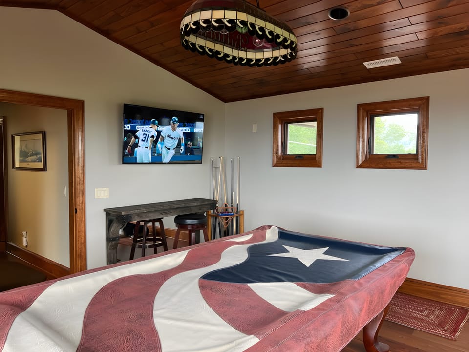 Hot Tub + Stunning Views: Luxury Beech Mtn Escape! House in Beech Mountain
