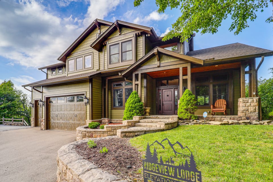 Hot Tub + Stunning Views: Luxury Beech Mtn Escape! House in Beech Mountain
