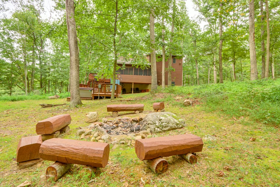 Great Cacapon Mtn Cabin w/ Private Hot Tub + Views House in Shenandoah Valley