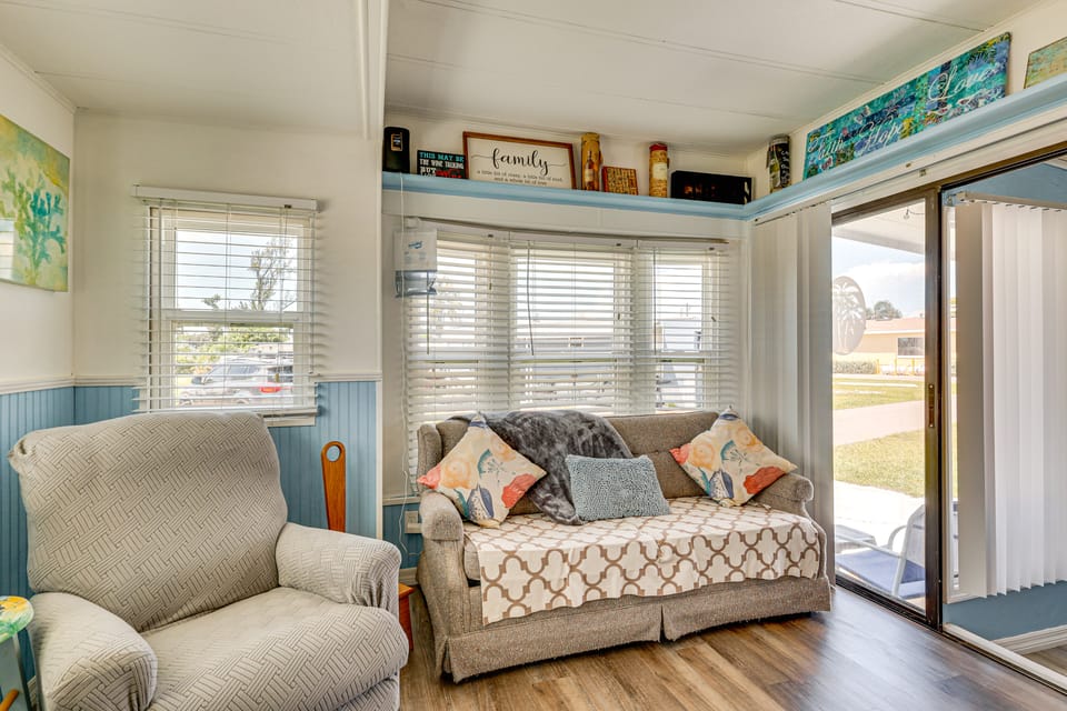 3 Mi to Ft Myers Beach: Coastal Home Near LeeTran! Apartment in Lee County