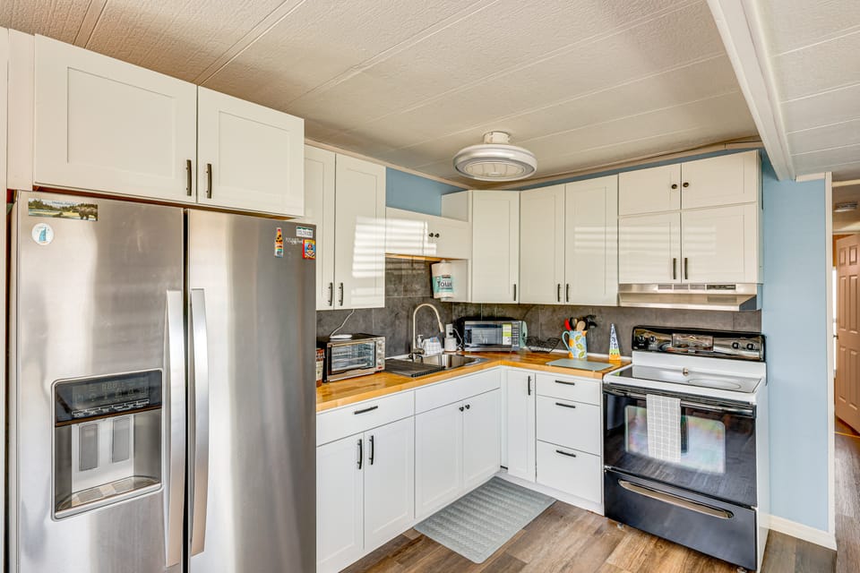 3 Mi to Ft Myers Beach: Coastal Home Near LeeTran! Apartment in Lee County