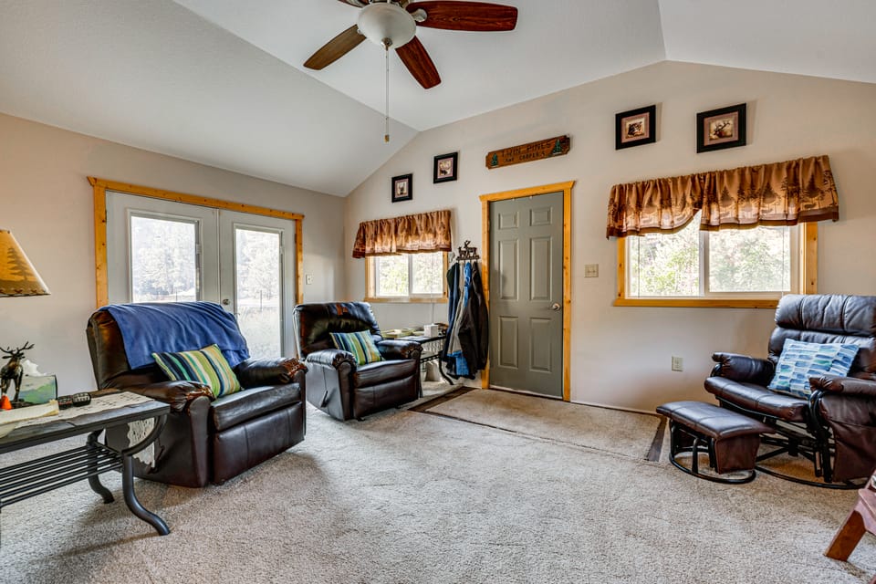 Hike, Fish & Relax: Cabin 4 Mi to Lake Estes! House in Rocky Mountain National Park