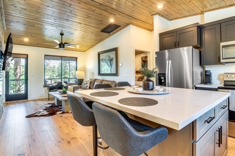 Brand New Modern Mountain Loft in Show Low Apartment in Show Low