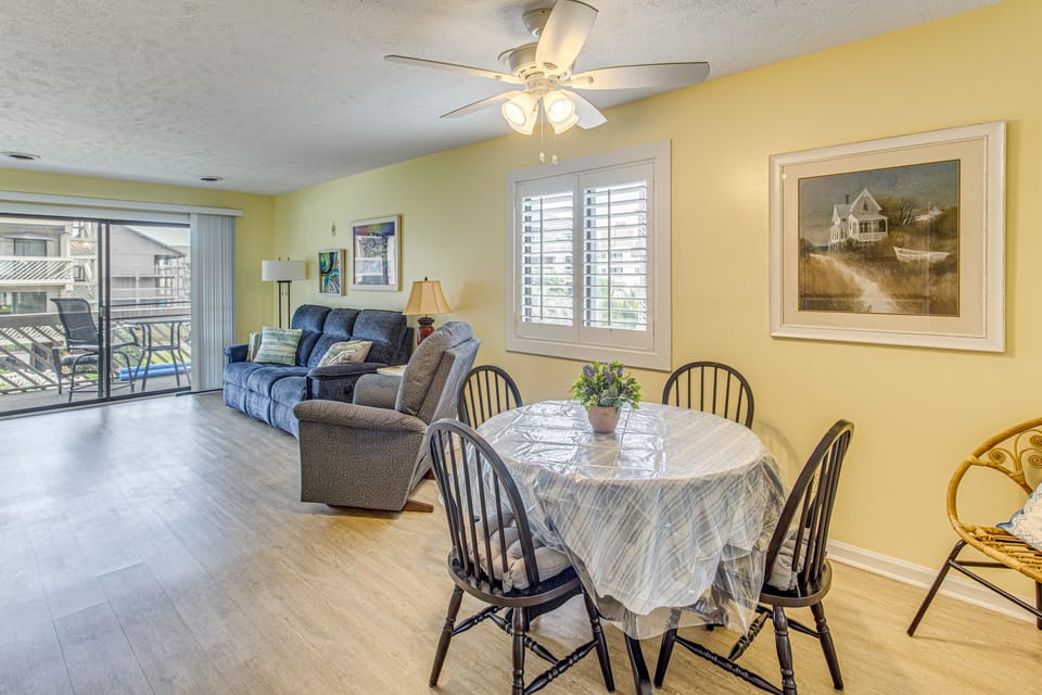 Poolside Fun + Ocean Strolls: Myrtle Beach Oasis! Apartment in South Carolina