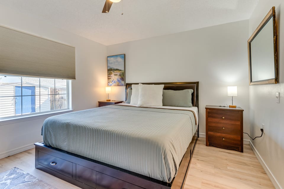 11 Mi to Beach: Quiet Gulf Breeze Gem Near Dtwn House in Alabama