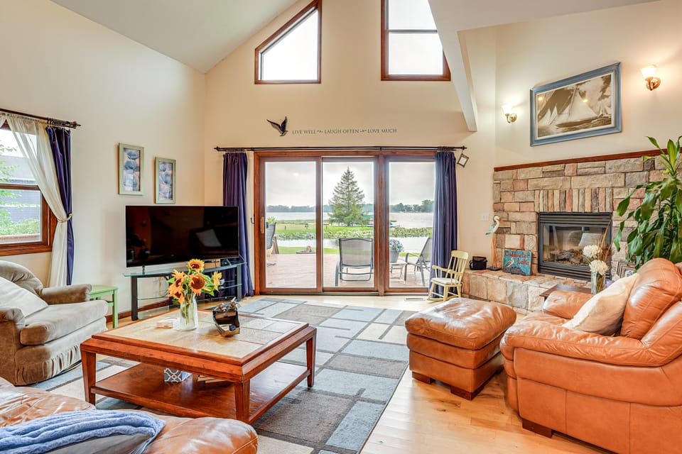 Garage Game Room, Bar: Coldwater Lake House! House in Michigan