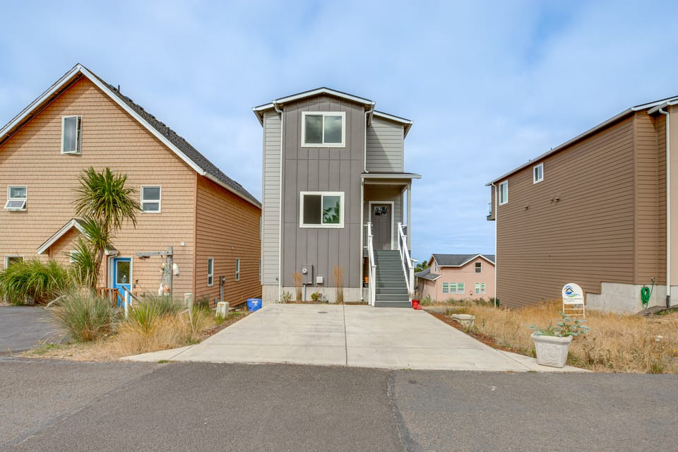 Walk to Beach: Coastal Tillamook Home w/ Desk! House in Oregon