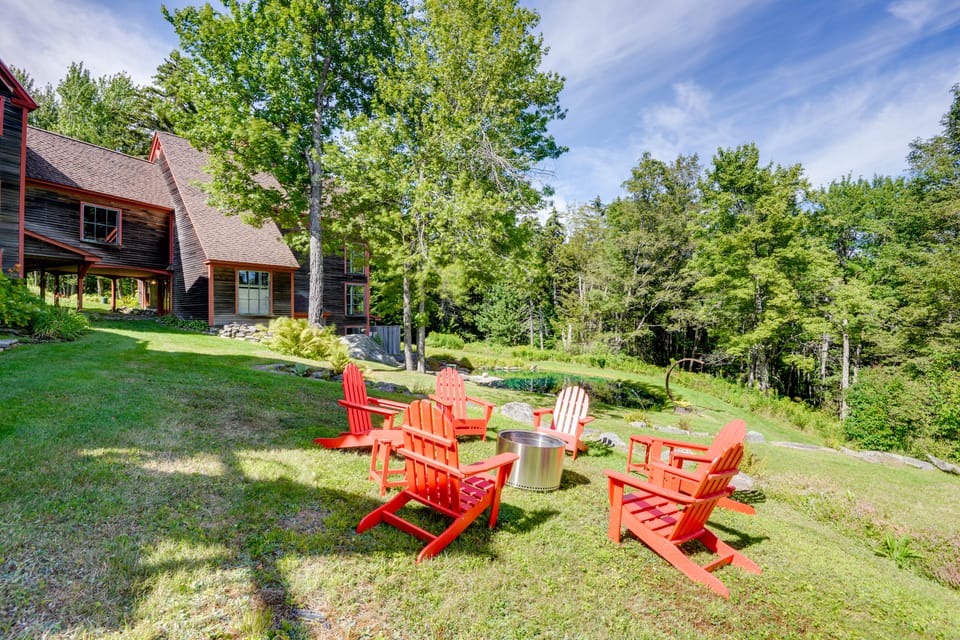10 Mi to Mt Snow! Grand Estate Built to Entertain House in Wilmington