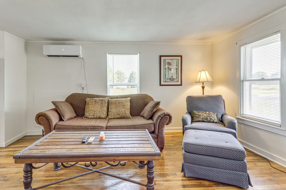 Lake Days, BBQs & Fireside Nights: Afton Retreat House in Ozark Mountains