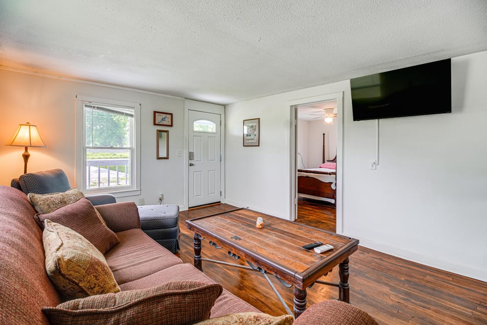 Lake Days, BBQs & Fireside Nights: Afton Retreat House in Ozark Mountains