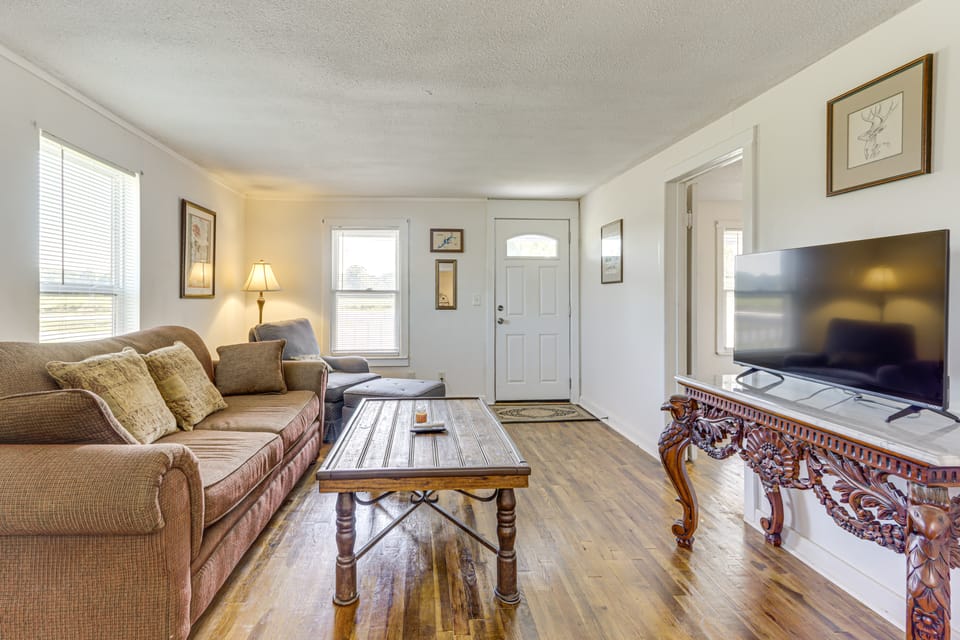 Lake Days, BBQs & Fireside Nights: Afton Retreat House in Ozark Mountains