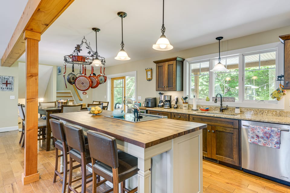6 Mi to Mt Snow Grand Summit Resort: Spacious Home House in Wilmington