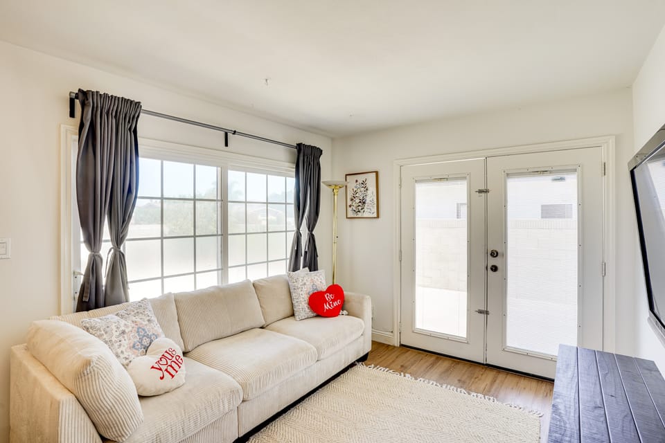 Explore SoCal! Cozy Retreat Near Disney & Beaches Apartment in Fountain Valley