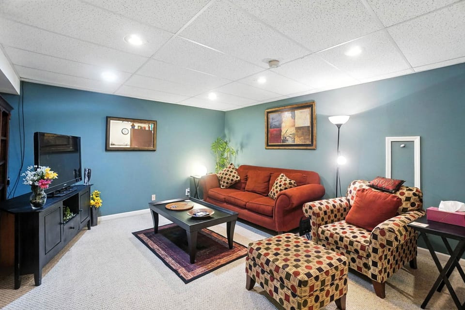 10 Mi to Dtwn: Cozy Couple's Getaway in Cincinnati Apartment in Cincinnati