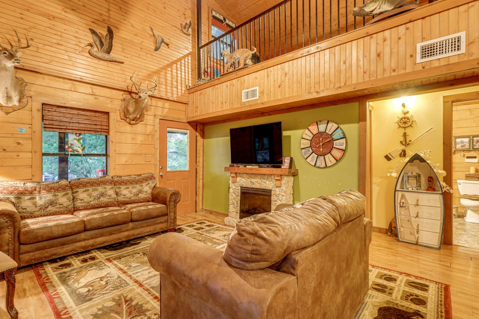 Private Pool: Fun Riverfront Retreat in Hamilton! House in Rio Grande