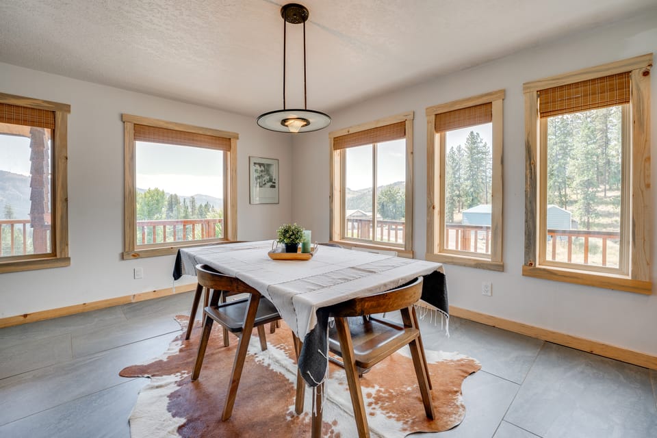 Mtn-View Getaway w/ Spacious Deck in Republic! House in Franklin D Roosevelt Lake