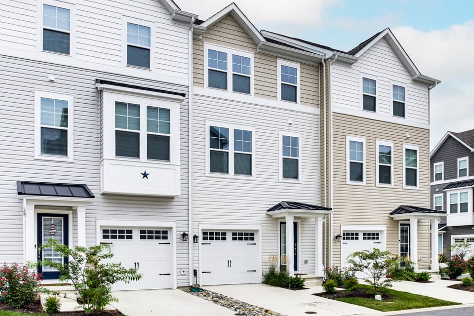 < 1 Mi to Dtwn: Waterfront Townhome in Cambridge! Apartment in Cambridge