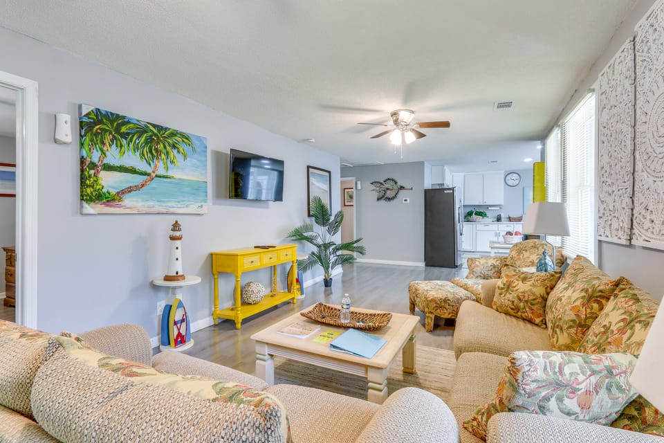 Beachy Home in Heart of Beaufort w/ Pool Access House in Beaufort