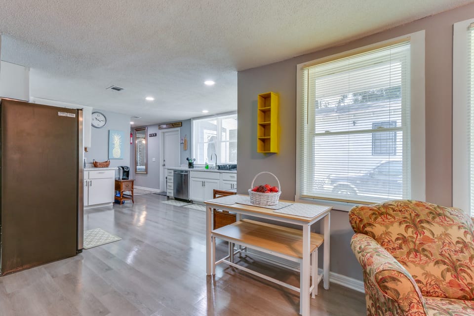 Beachy Home in Heart of Beaufort w/ Pool Access House in Beaufort