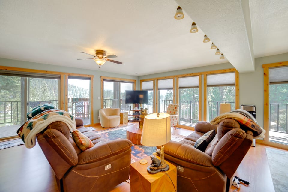 Mtn-View Oasis w/ Pool Access in Garden Valley House in Valley County