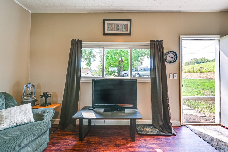 4 Mi to Ohio River: Quiet Guest House w/ Yard! House in Ohio