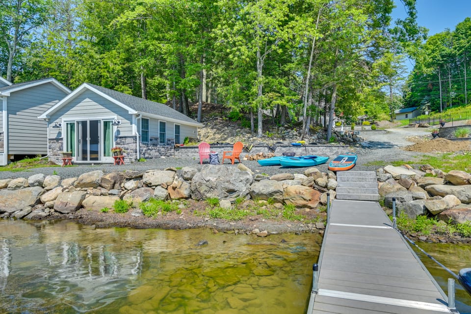 Cozy Cabin on Crooked Lake: Swim, Kayak & Explore! House in Capital District, NY, USA