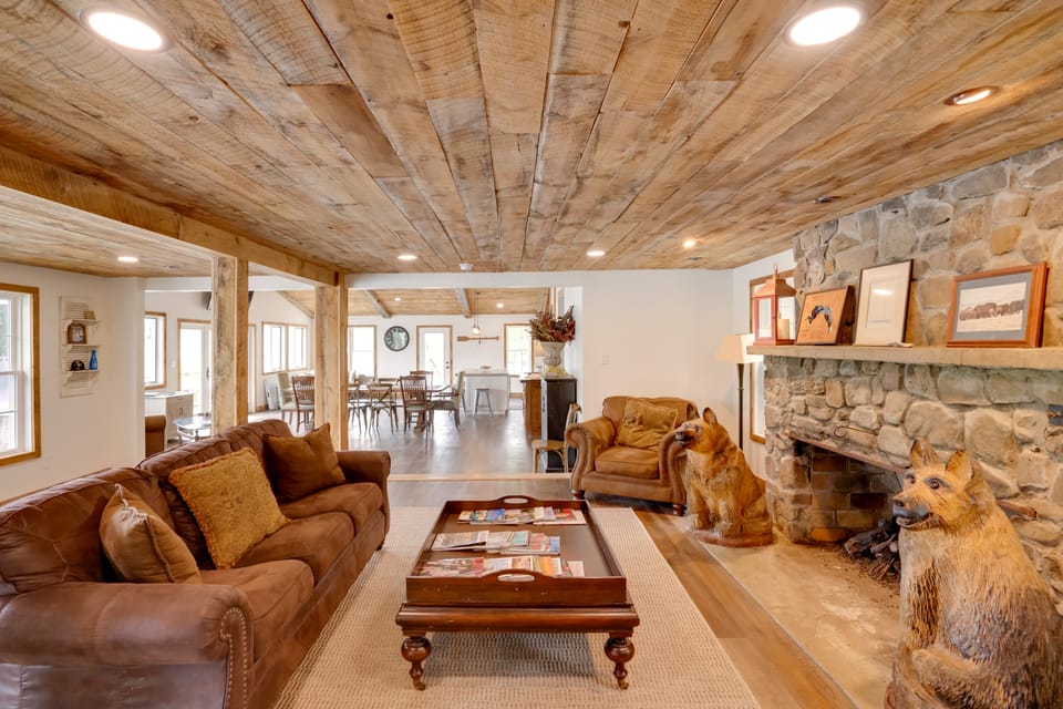 Rustic, Modern, Great for Groups! Crooked Lake Gem House in Capital District, NY, USA