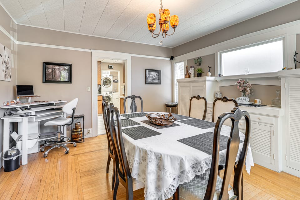 Miracle Mile Stay: Classic Stockton Home w/ Yard! House in Stockton