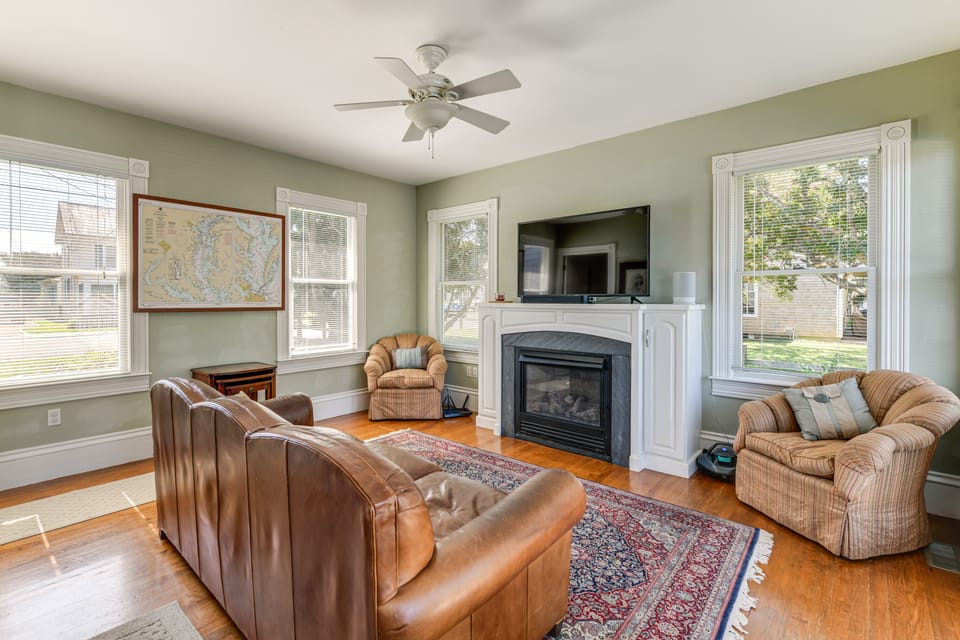 Historic Waterfront Home w/ Dock in Reedville! House in Virginia