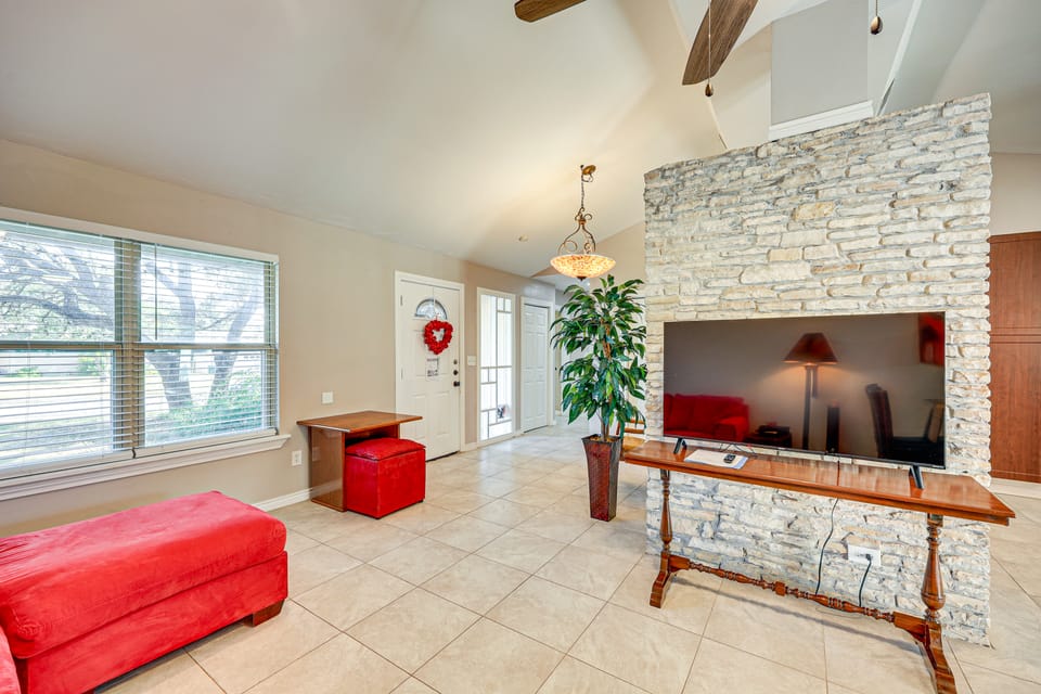 Large Yard: Home 9 Mi to San Antonio River Walk House in San Antonio