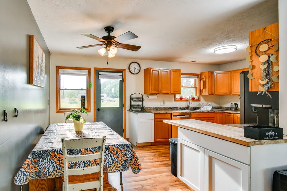 2 Mi to Turtle Creek Casino: Home w/ Game Room! House in Michigan