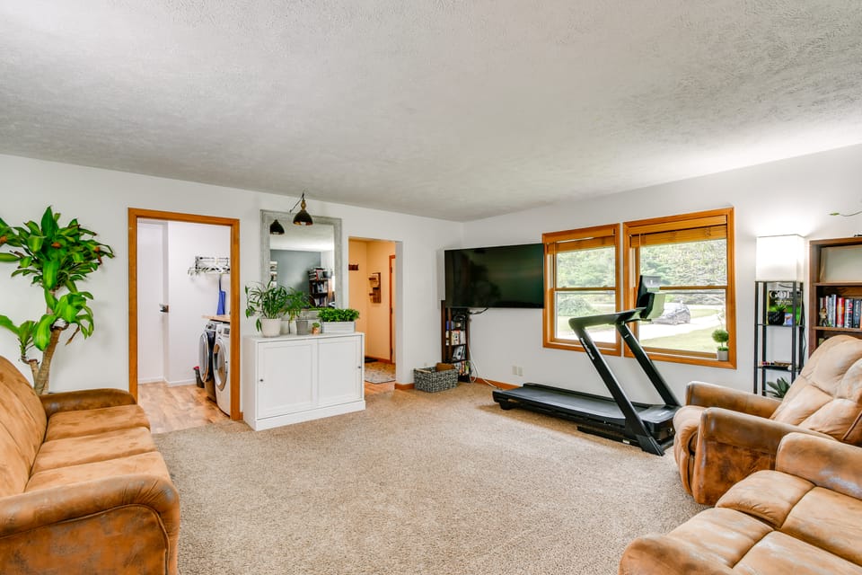 2 Mi to Turtle Creek Casino: Home w/ Game Room! House in Michigan