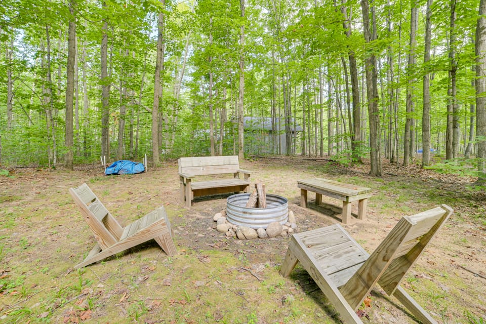 Cabin near Lake w/ Deck, Fire Pit & Grill! House in Michigan