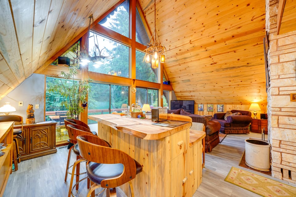 Explore Mt St Helens: A-Frame Chalet w/ Deck! House in Washington