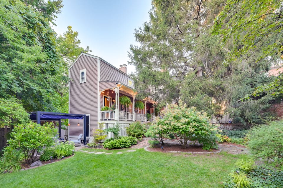 < 1 Mi to Dtwn Salem: Apt w/ Shared Patio & Yard! Apartment in Salem