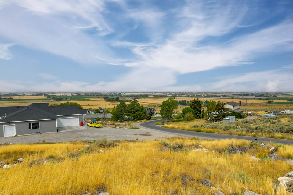 Balcony & Stunning Views: Airy Apt in Idaho Falls Apartment in Idaho