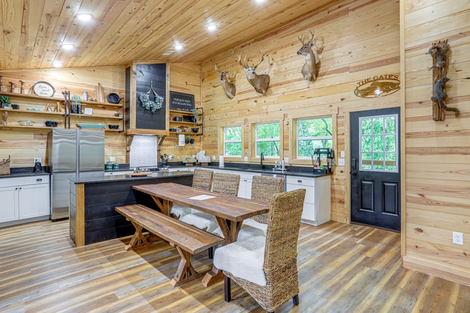 Relax on the River: Modern Mountain View Escape! House in Arkansas