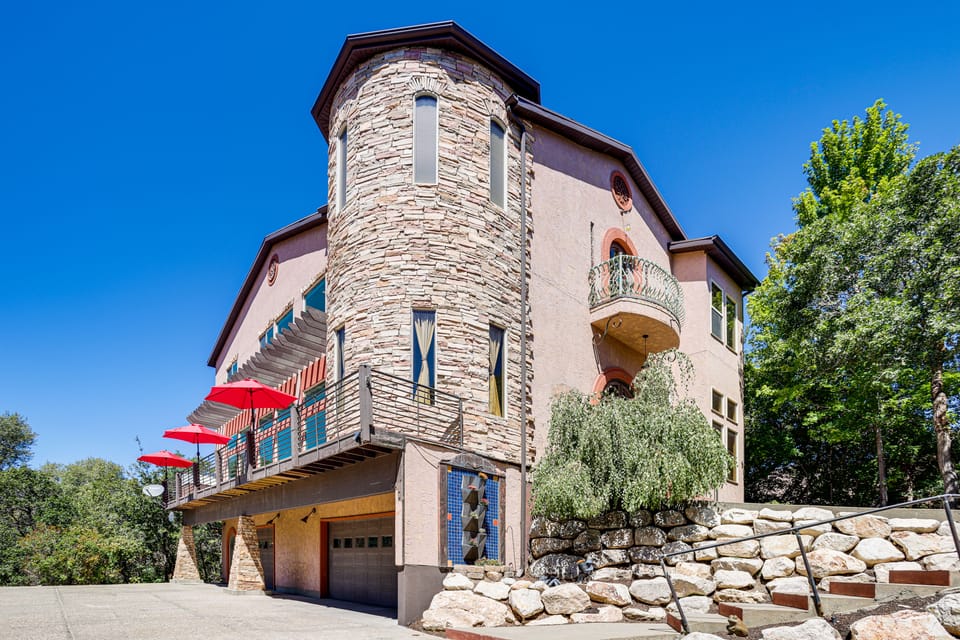 5 Mi to Powder Mtn: Tuscan Mountain Retreat House in Utah