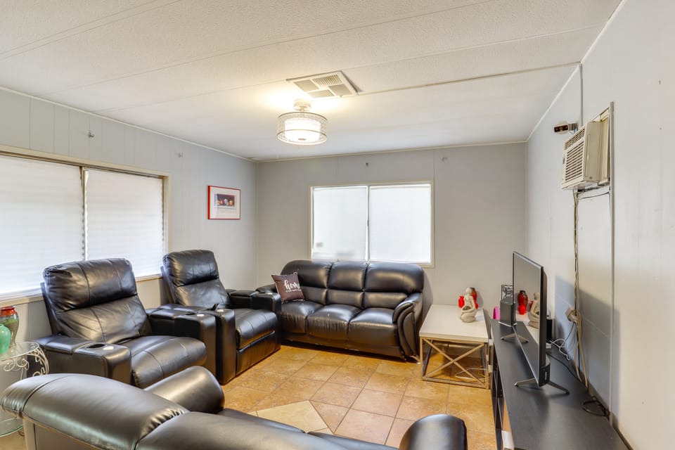Near I-15: Convenient & Low-Key Las Vegas Home! House in North Las Vegas