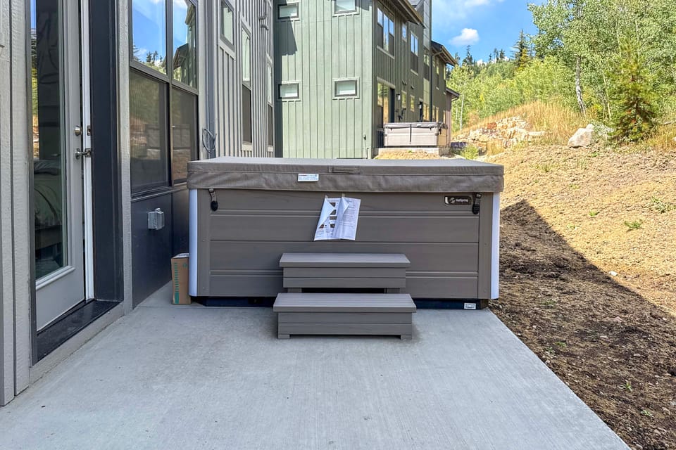 Brand-New Townhome w/ Hot Tub, 4 Mi to Winter Park Apartment in Fraser