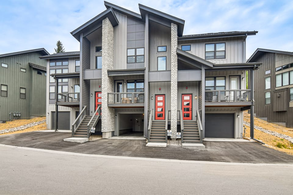 Brand-New Townhome w/ Hot Tub, 4 Mi to Winter Park Apartment in Fraser