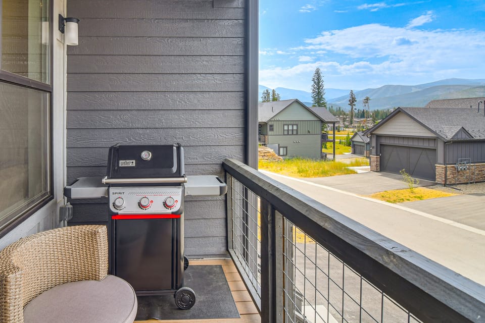 Brand-New Townhome w/ Hot Tub, 4 Mi to Winter Park Apartment in Fraser